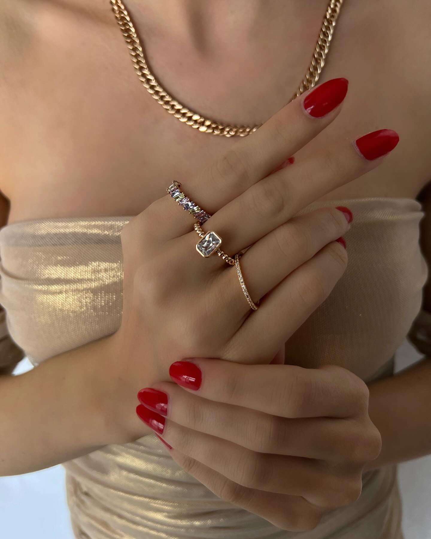Baguette ring with a large diamond, a statement piece that radiates luxury and timeless beauty.