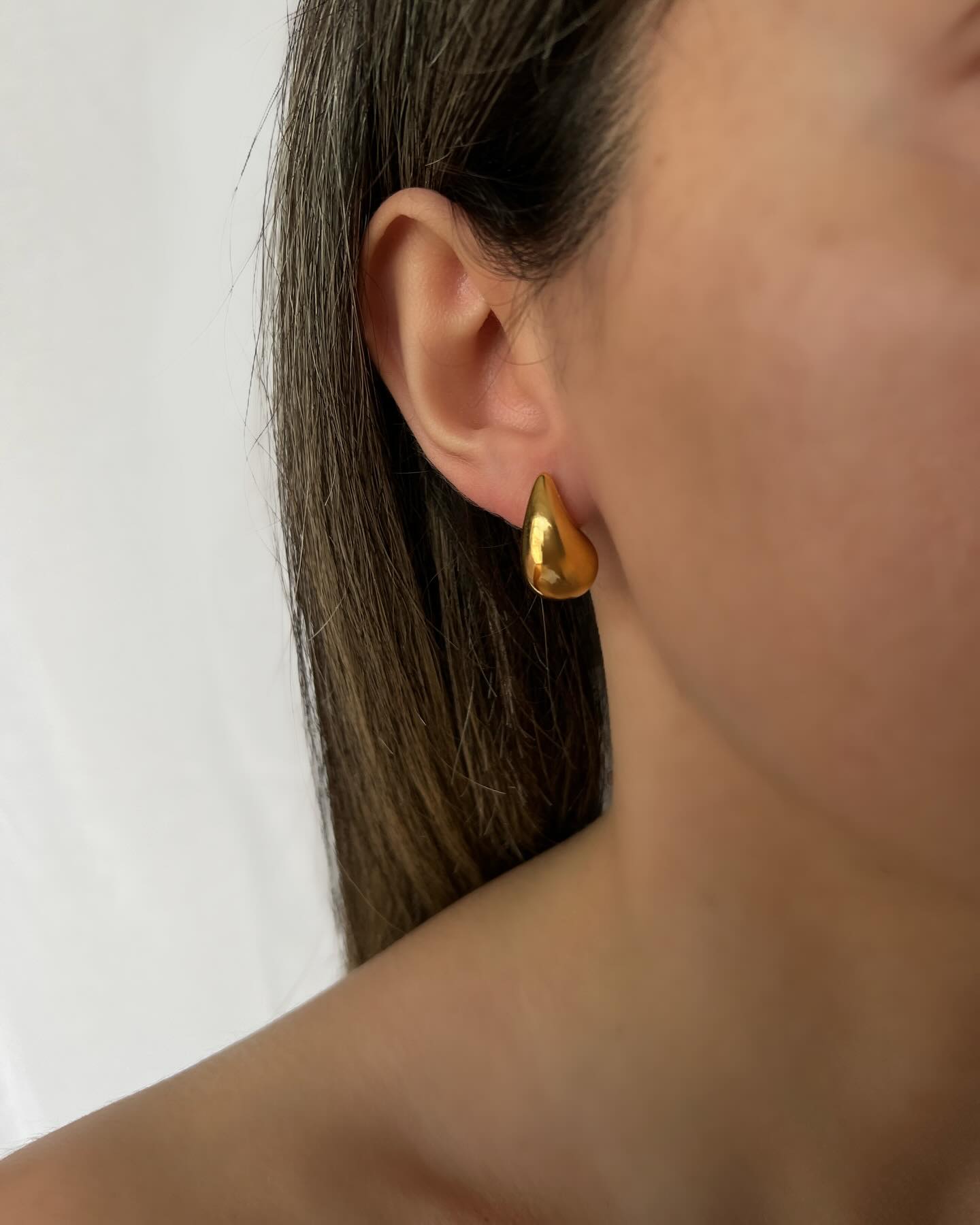 Gold teardrop design, a bold pair of earrings that radiates timeless elegance.