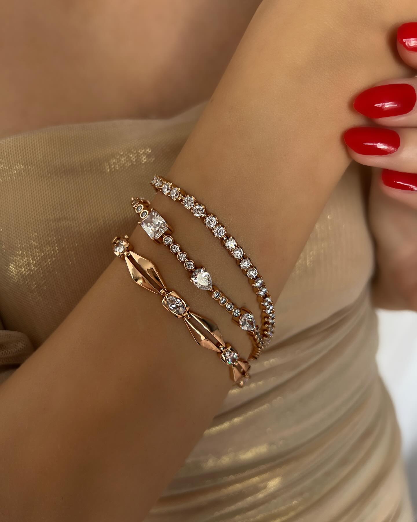 Thin and elegant design with zircon stones bracelet, a delicate bracelet that adds subtle sparkle and grace.