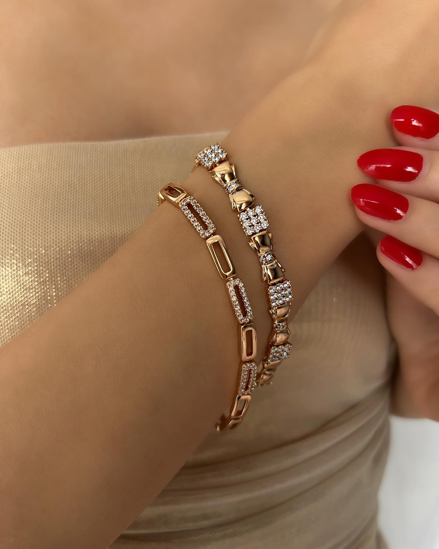 French chain design with diamond accents, a sophisticated bracelet that exudes timeless elegance.